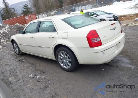 2008 Chrysler 300 Touring z USA, uszkodzony, nr VIN 2C3LA53G88H137165